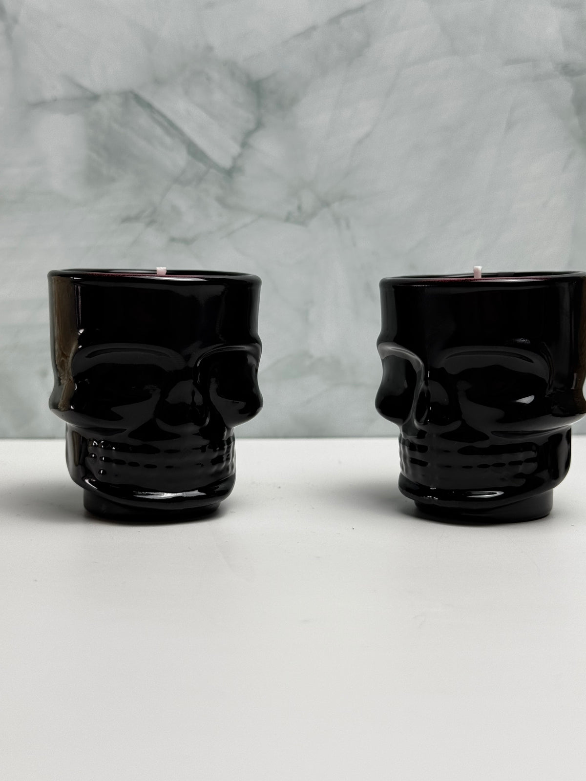 Schwarze Himbeere & Vanille – Duftkerze im Totenkopfglas