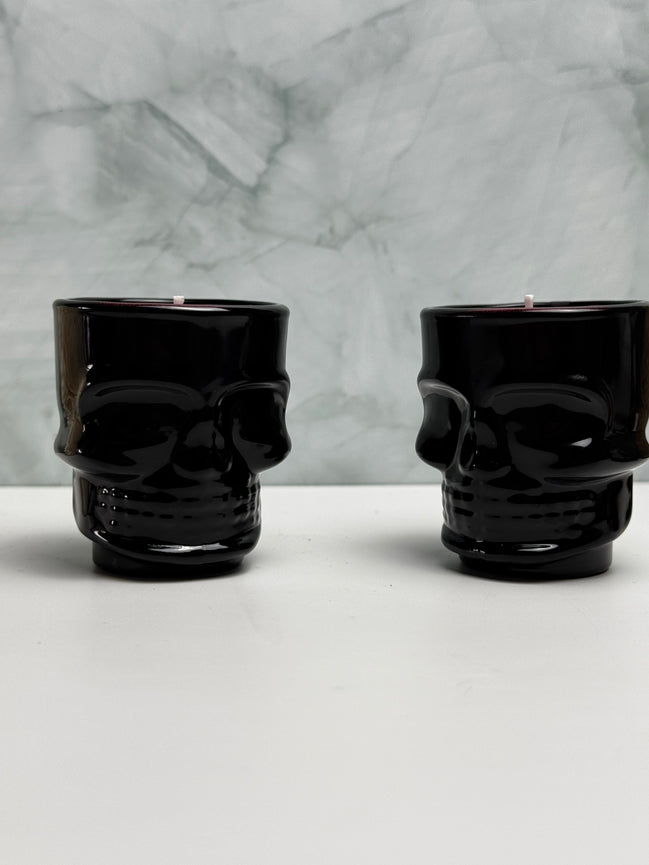 Schwarze Himbeere & Vanille – Duftkerze im Totenkopfglas