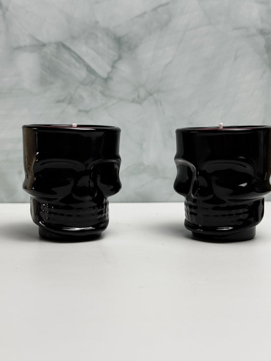 Schwarze Himbeere & Vanille – Duftkerze im Totenkopfglas