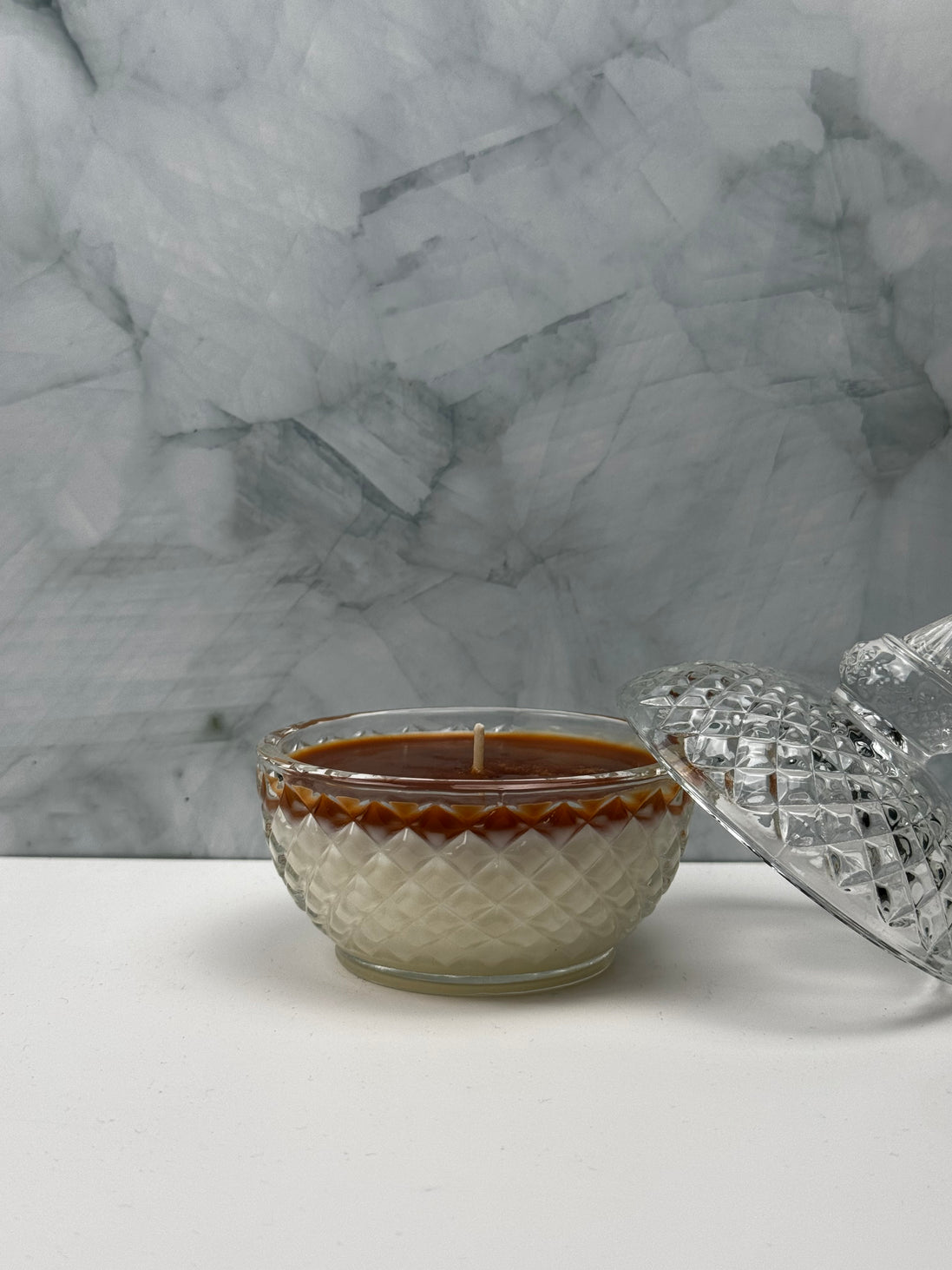 Marshmallow Brûlée – Hochwertige Duftkerze im runden Kristallglas mit Deckel